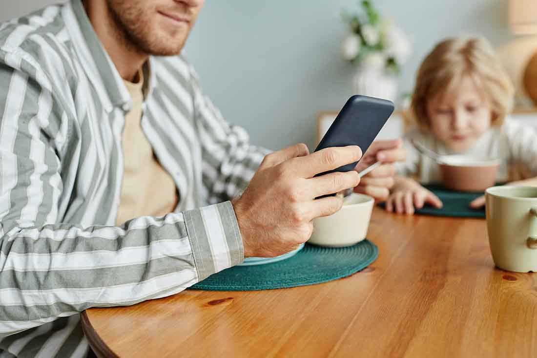 Why Online Platforms Are the Best Wingmen for Single Parents